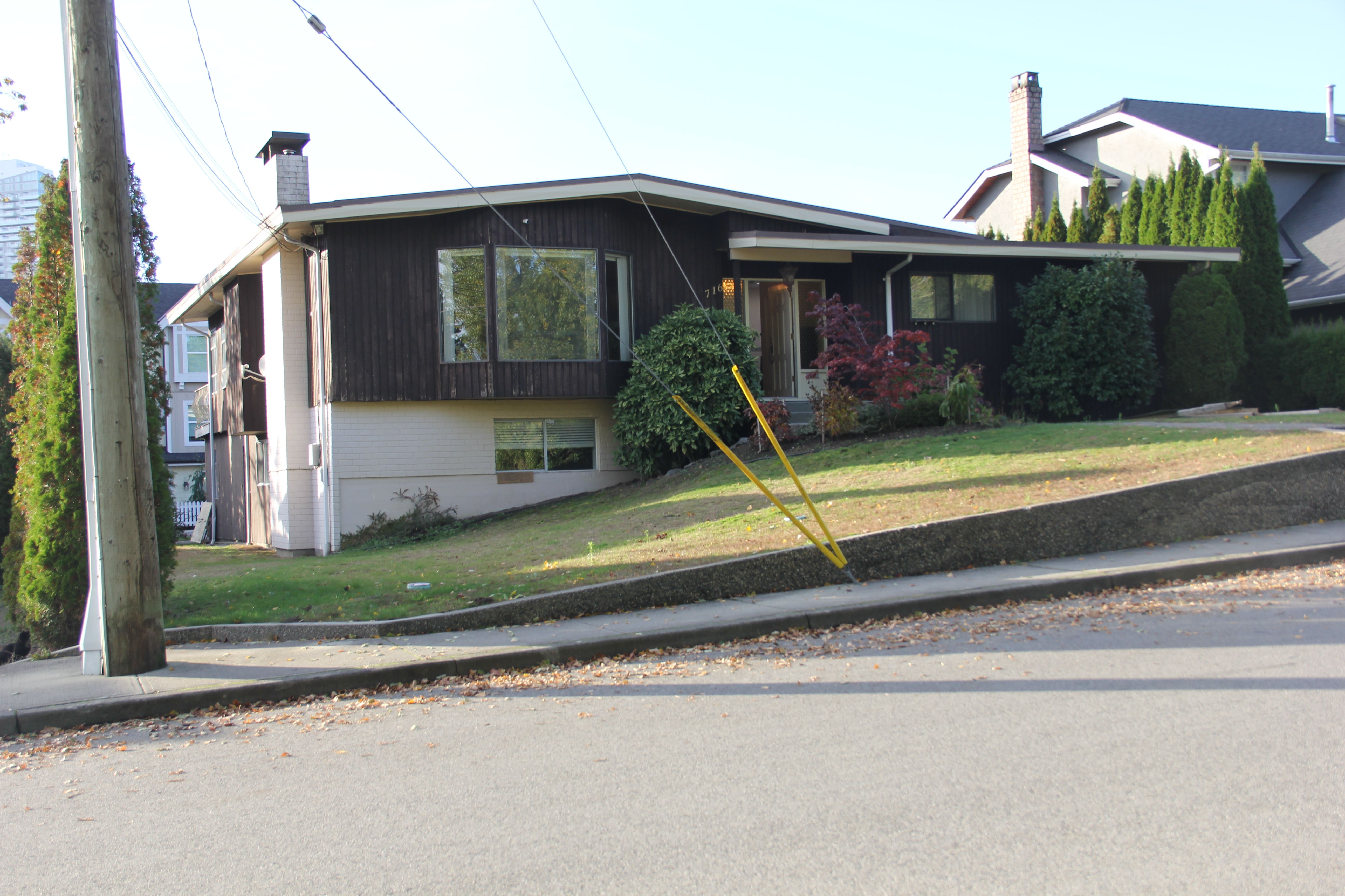 Large Furnished Room 4 for 2 People in Coquitlam near SkyTrain